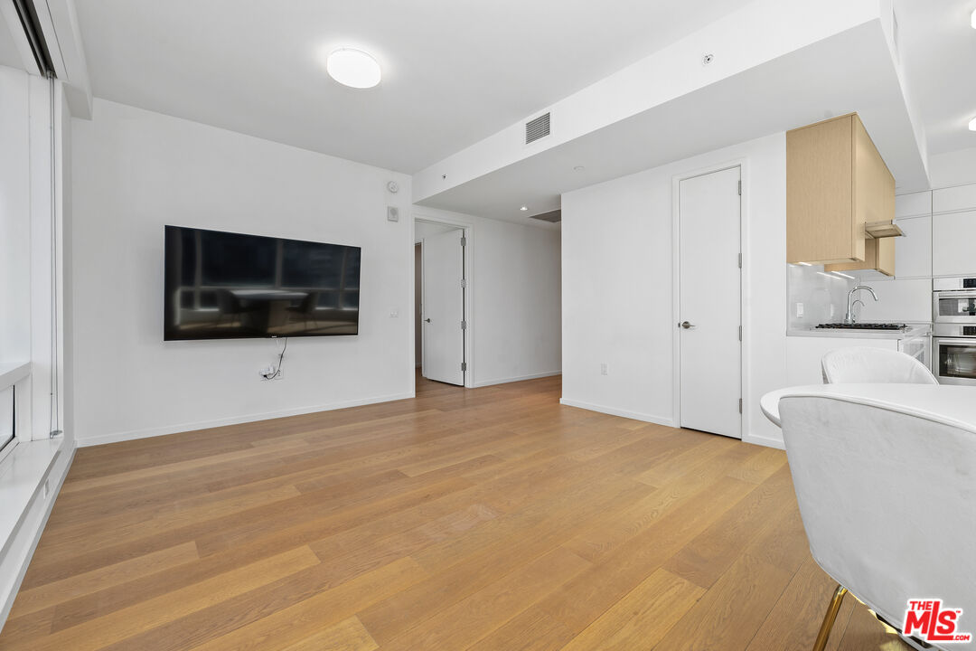 877 Francisco St Unit: 728