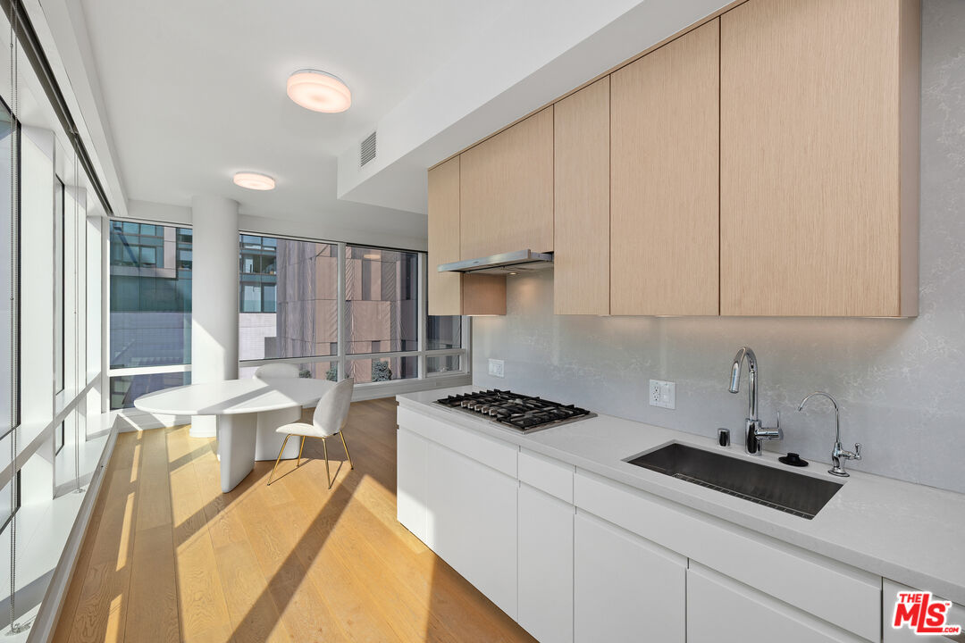 877 Francisco St Unit: 728