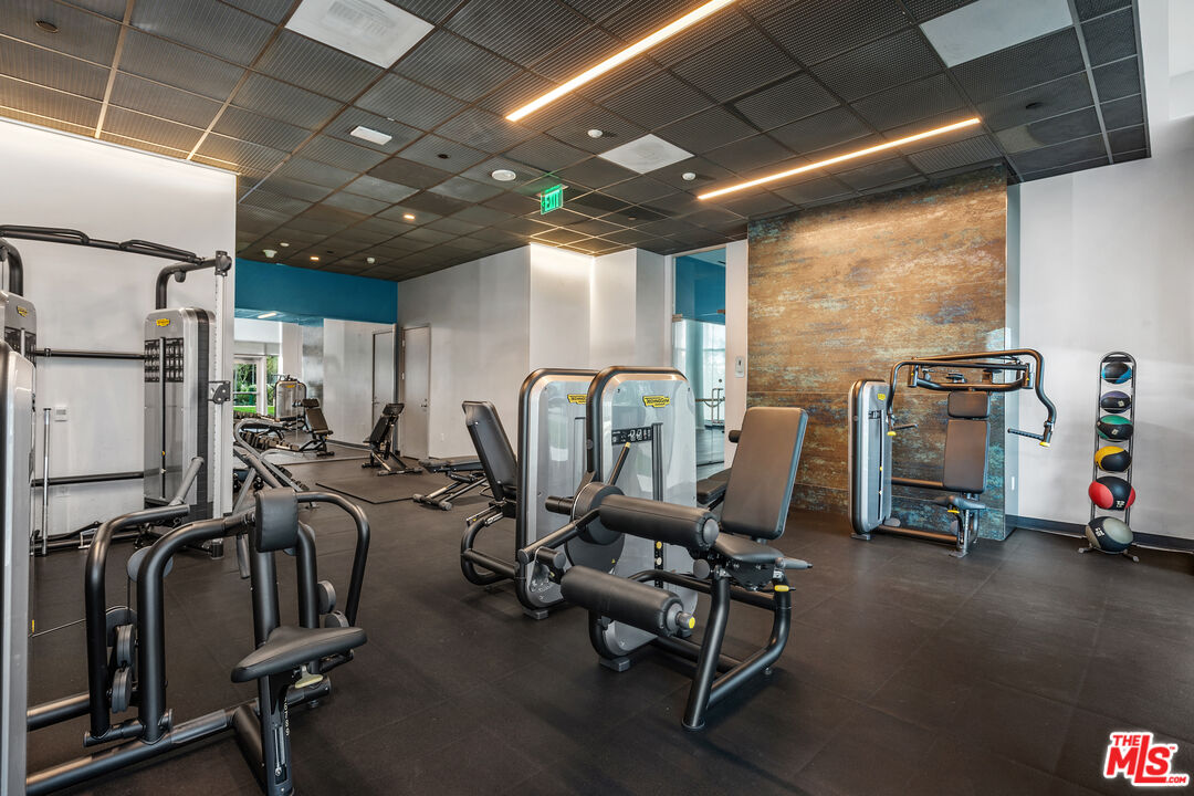 877 Francisco St Unit: 728