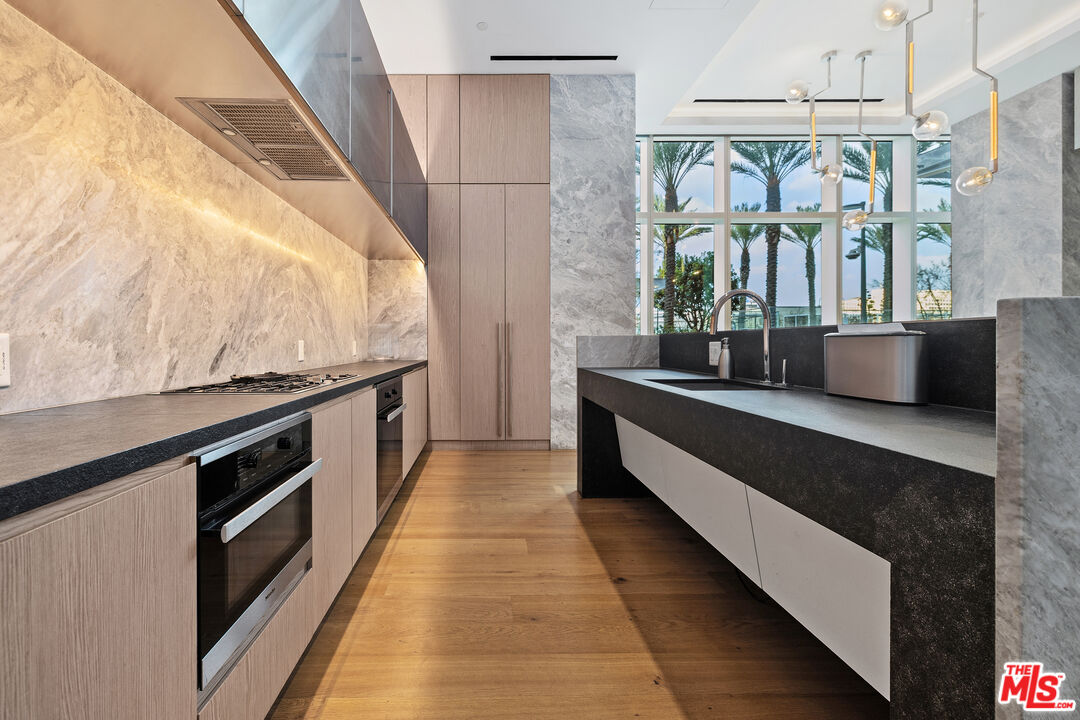 877 Francisco St Unit: 728