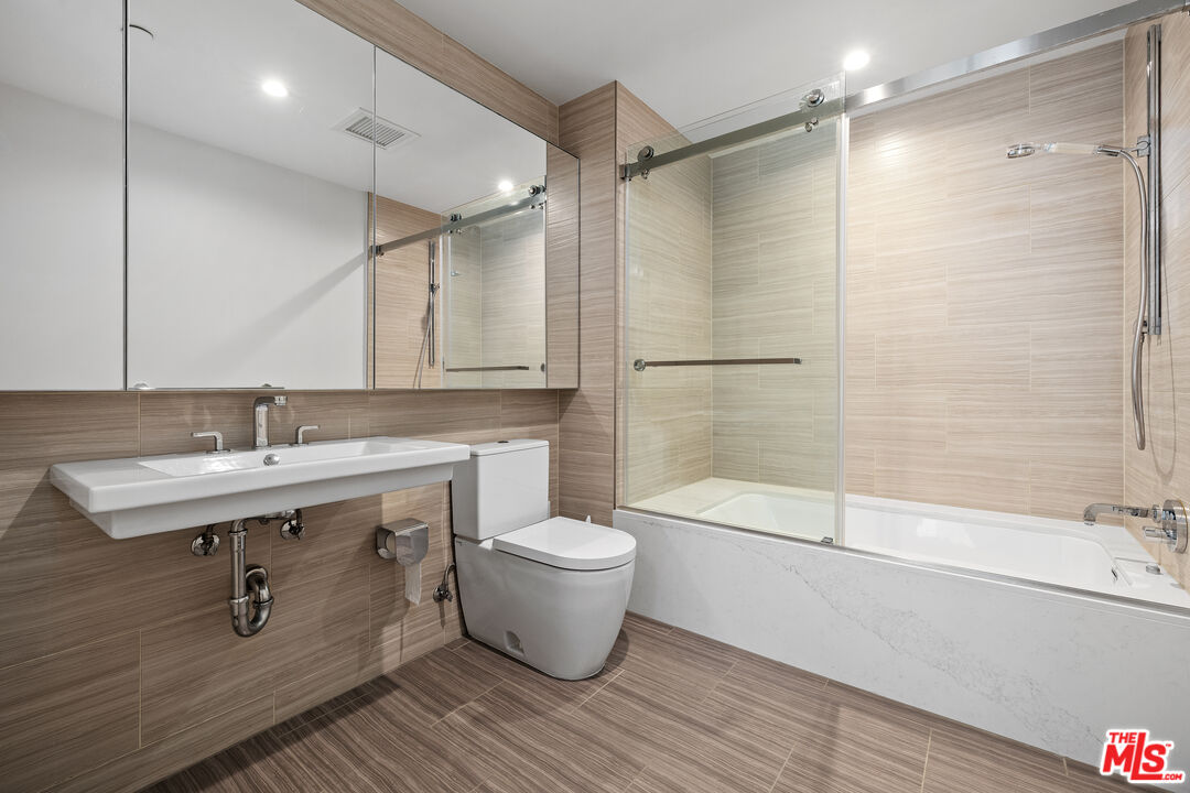 877 Francisco St Unit: 728