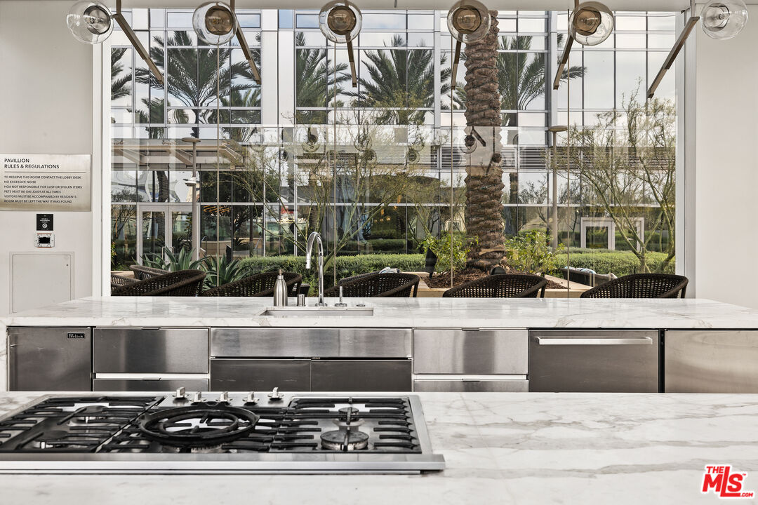 877 Francisco St Unit: 728