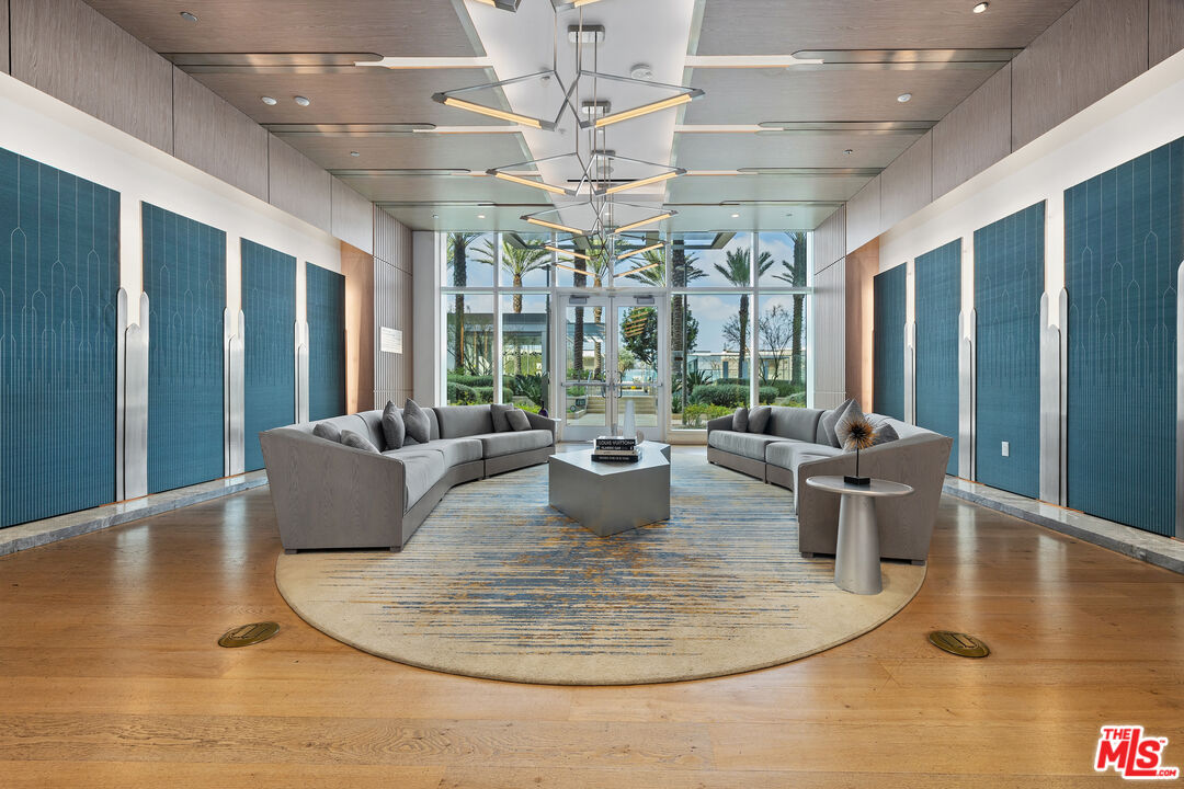 877 Francisco St Unit: 728