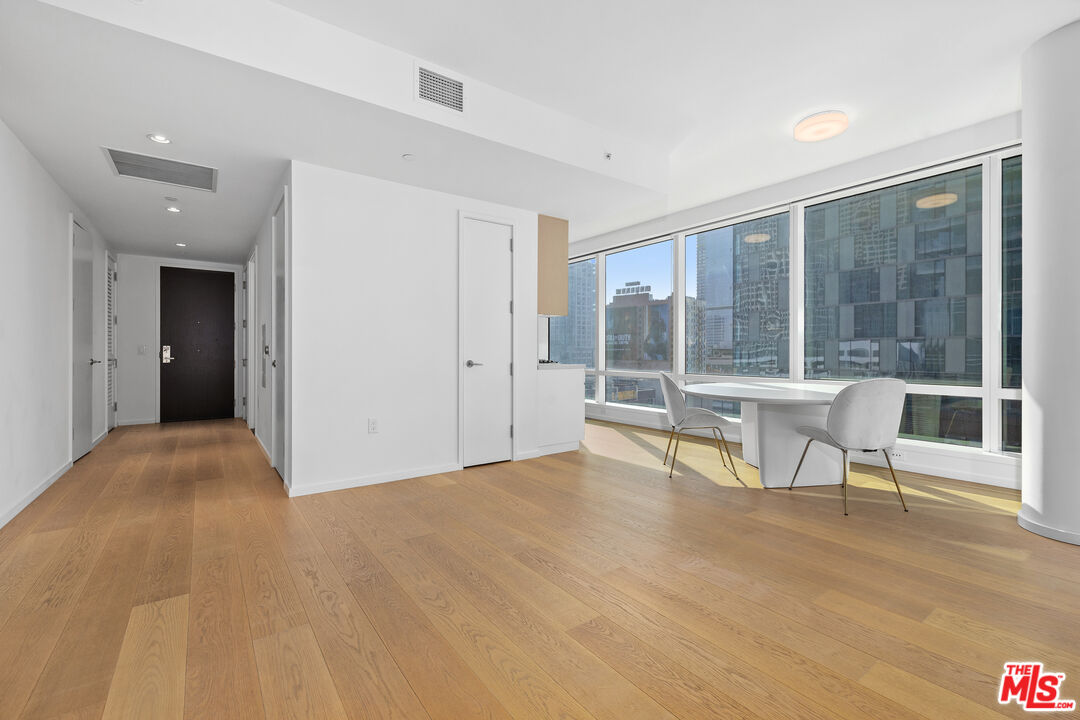 877 Francisco St Unit: 728