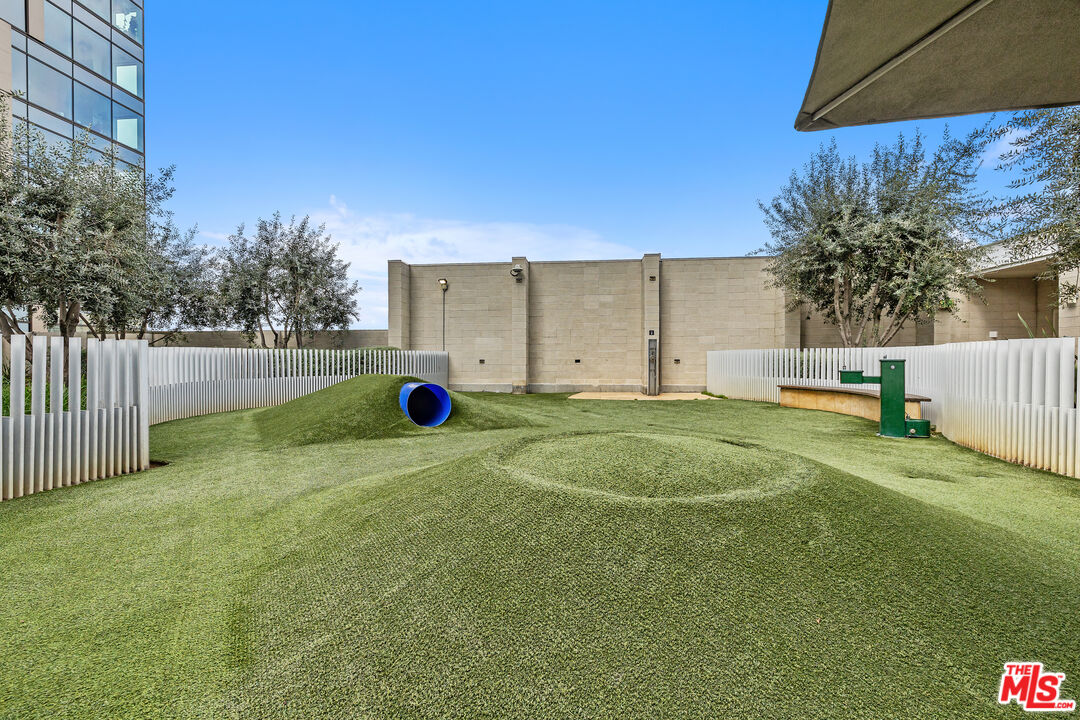 877 Francisco St Unit: 728