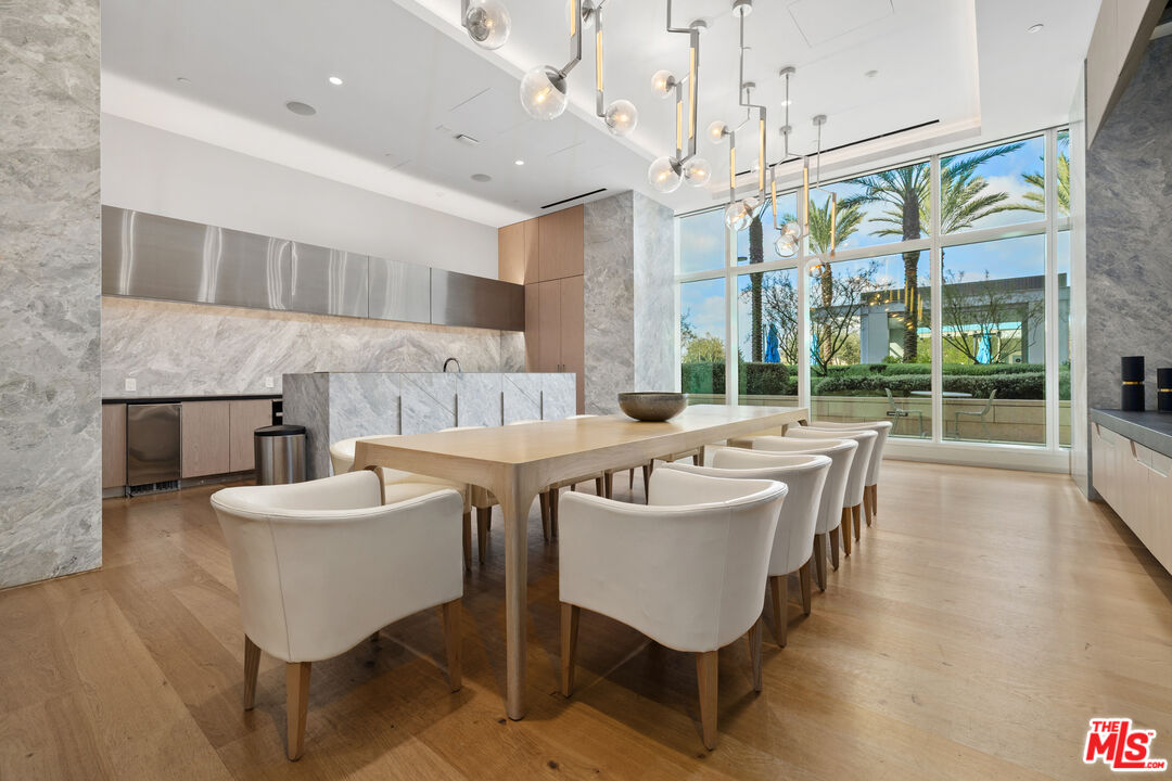 877 Francisco St Unit: 728