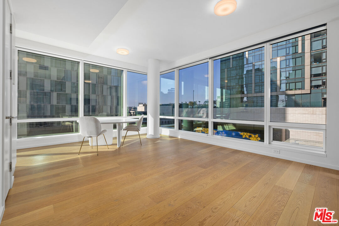 877 Francisco St Unit: 728