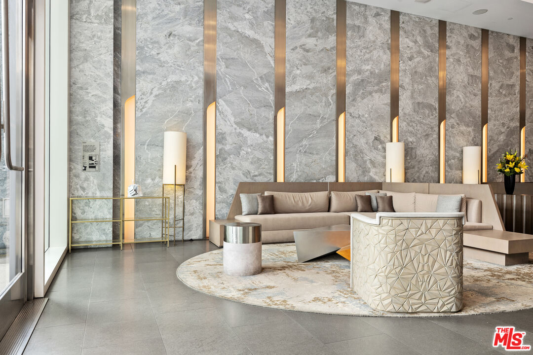 877 Francisco St Unit: 728