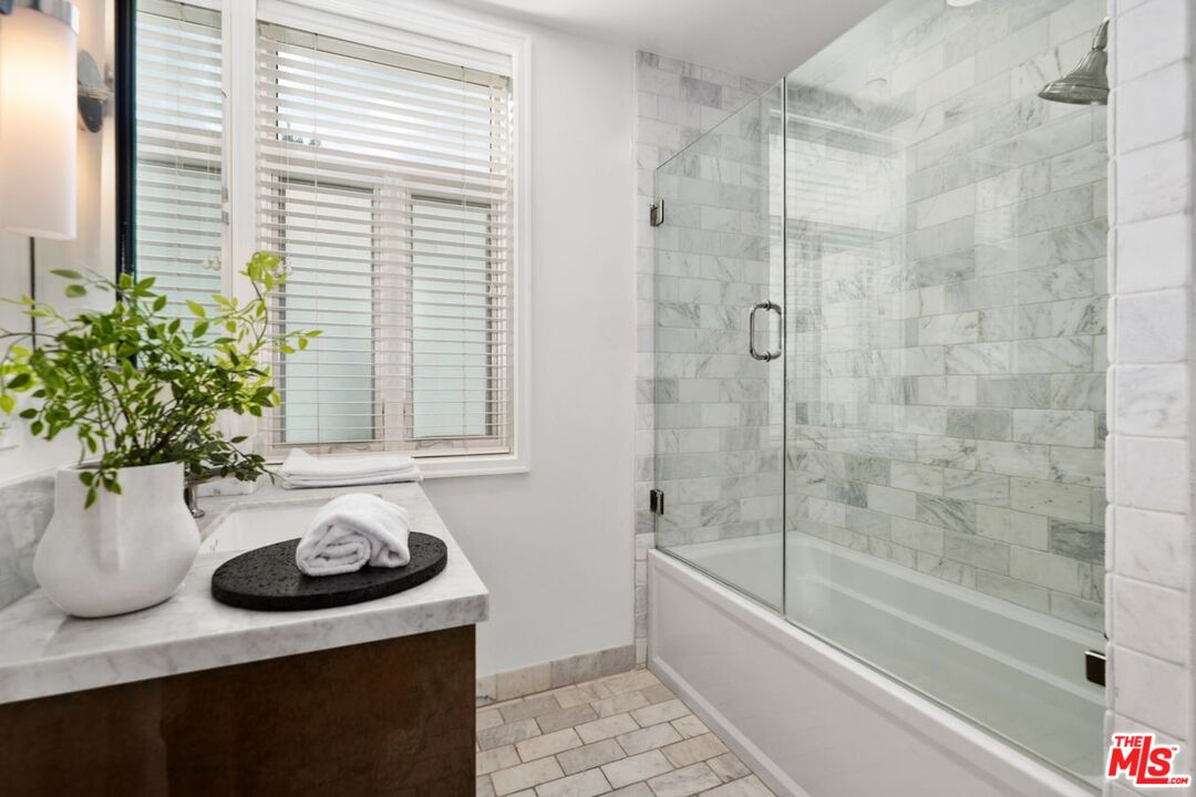 447 N Doheny Dr Unit: 102