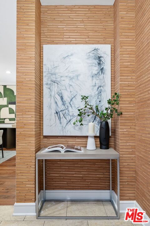 447 N Doheny Dr Unit: 102