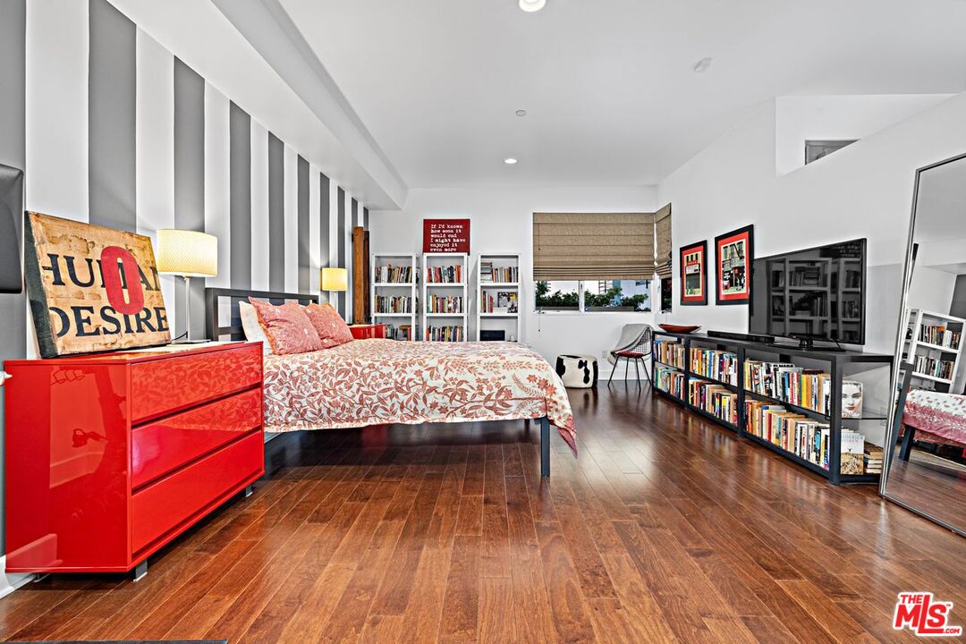 1250 N Harper Ave Unit: 416