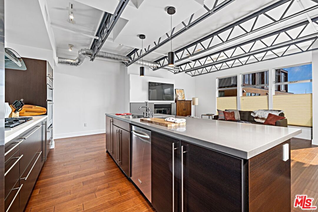 1250 N Harper Ave Unit: 416