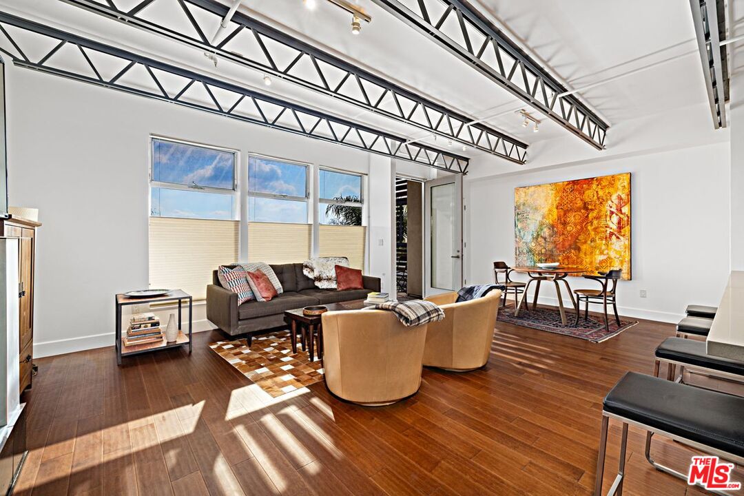 1250 N Harper Ave Unit: 416