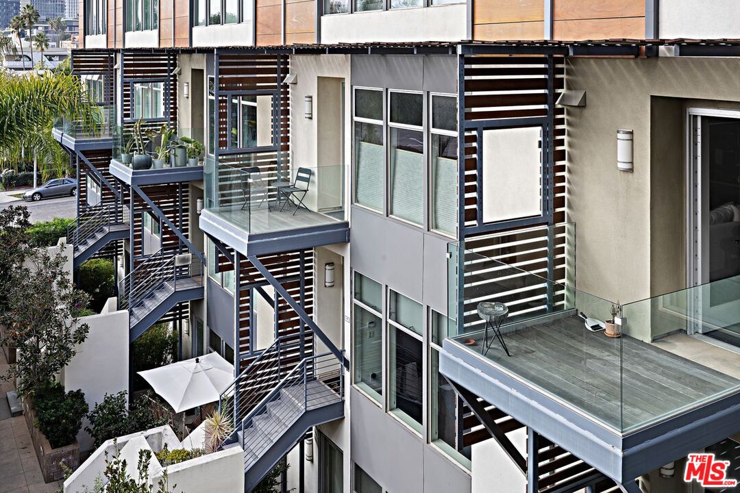 1250 N Harper Ave Unit: 416