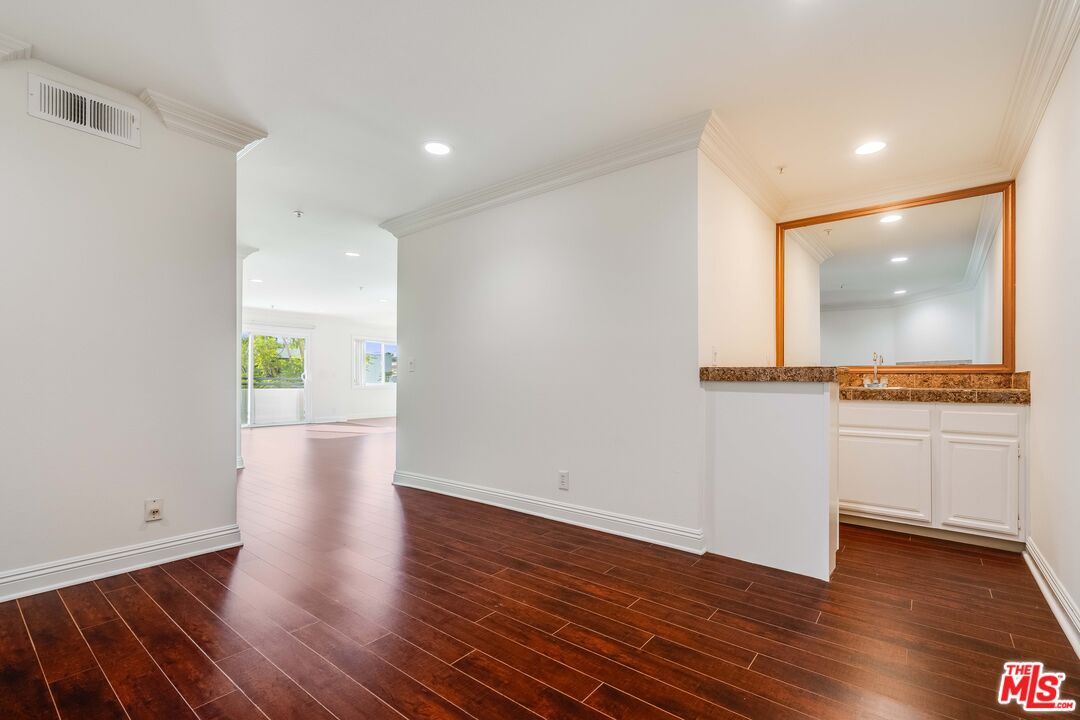 1508 Veteran Ave Unit: 301