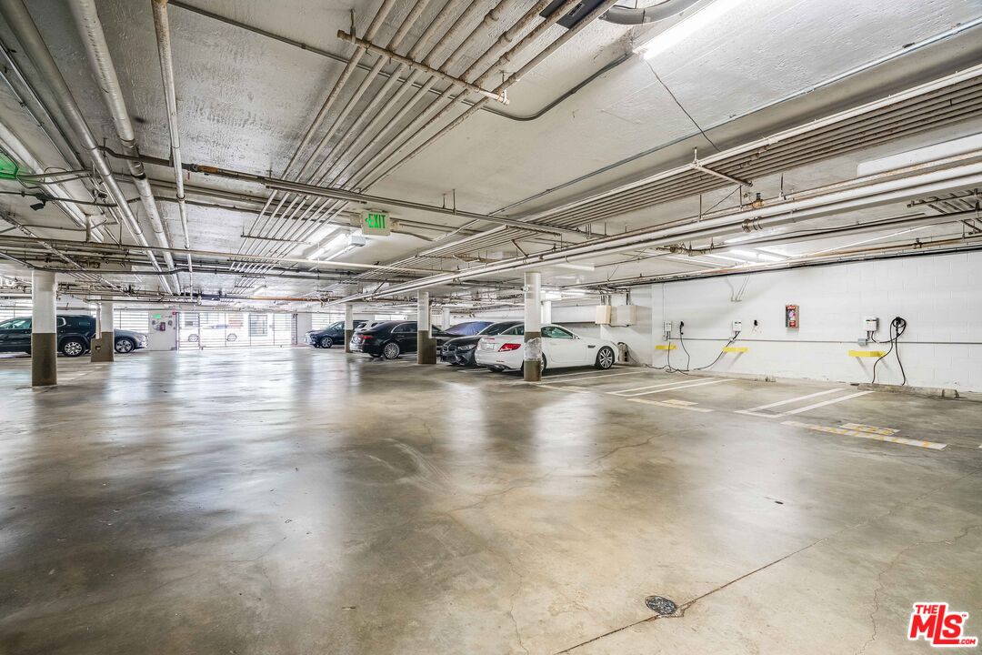 1508 Veteran Ave Unit: 301