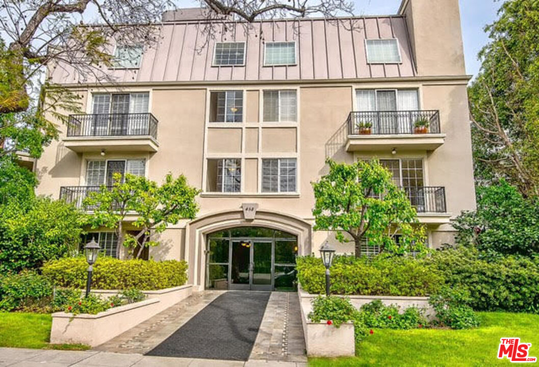 458 N OAKHURST DR Unit: 201