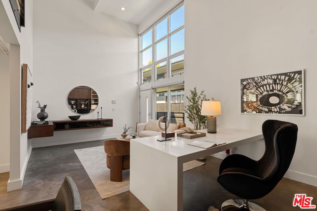 1037 N Laurel Ave Unit: 14