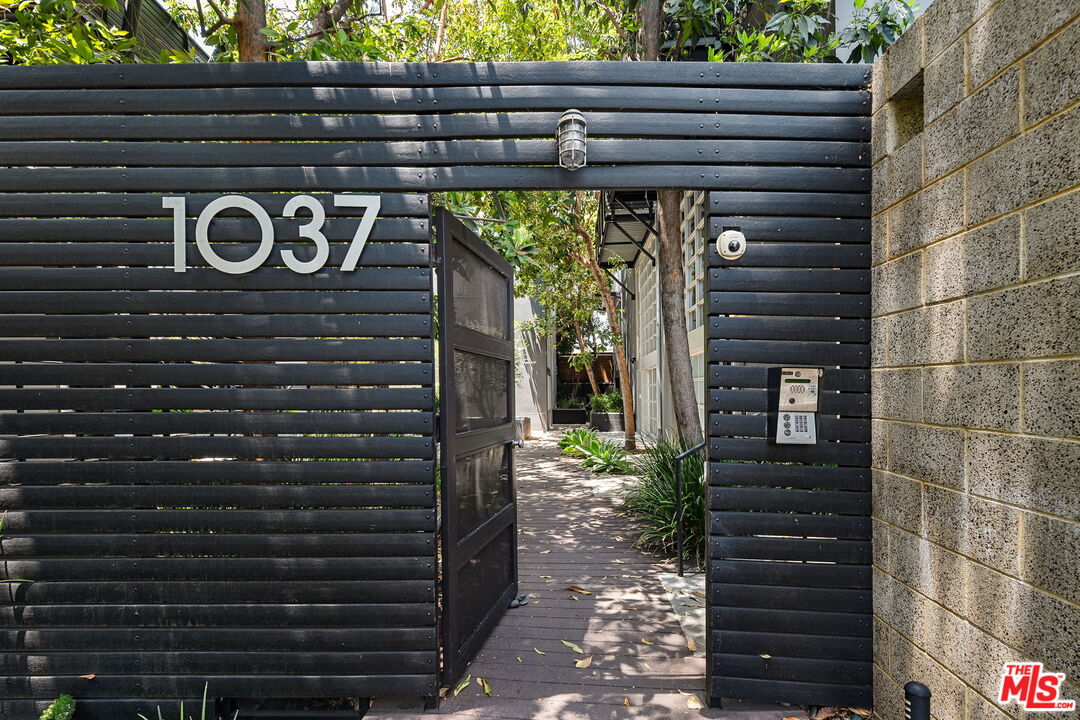 1037 N Laurel Ave Unit: 14