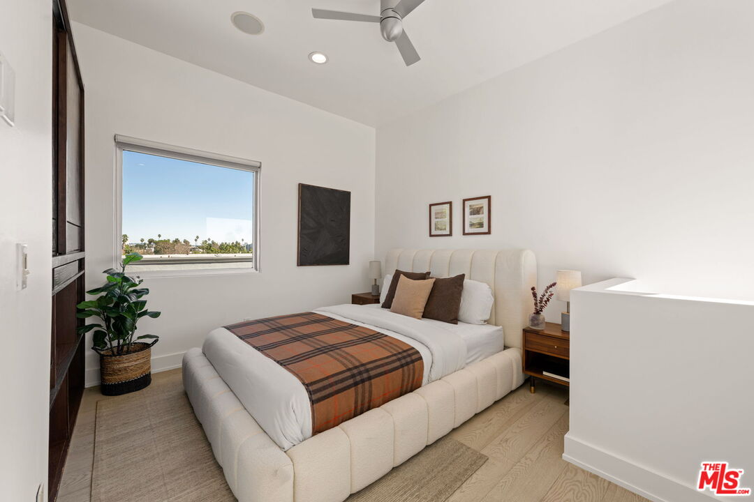 1037 N Laurel Ave Unit: 14