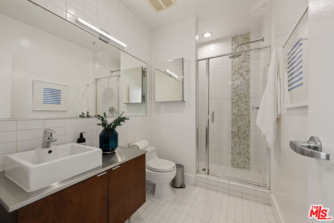 1037 N Laurel Ave Unit: 14