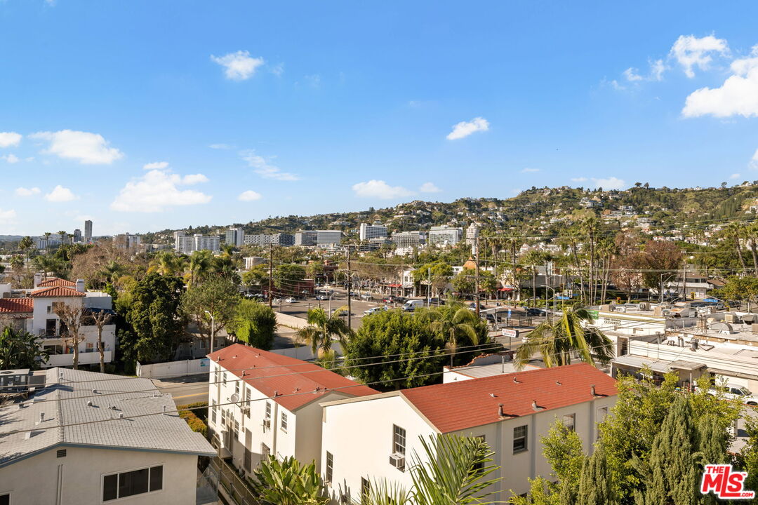 1037 N Laurel Ave Unit: 14