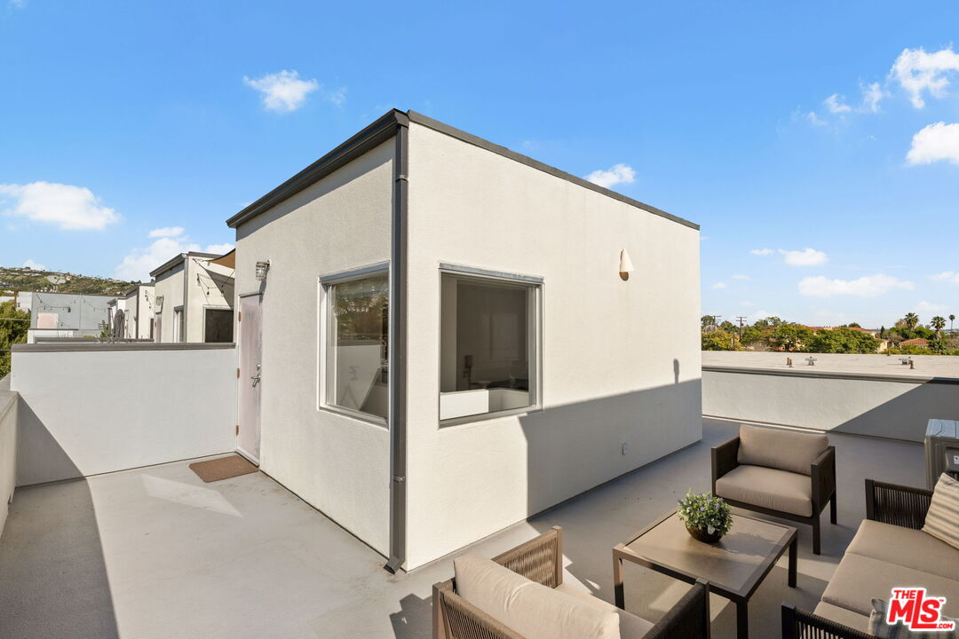 1037 N Laurel Ave Unit: 14