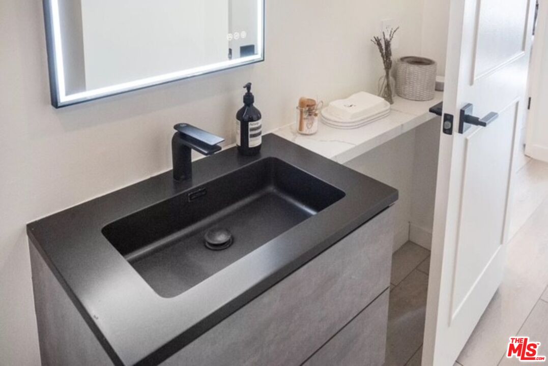 8535 W West Knoll Dr Unit: 212