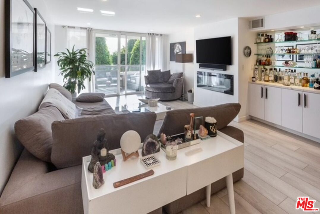 8535 W West Knoll Dr Unit: 212