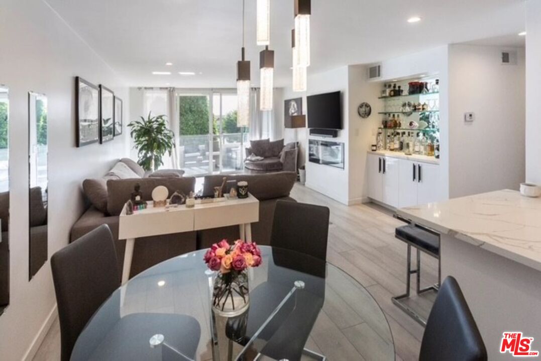 8535 W West Knoll Dr Unit: 212