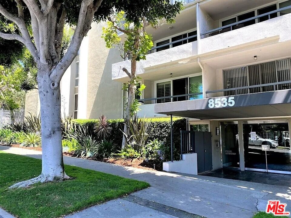 8535 W West Knoll Dr Unit: 212