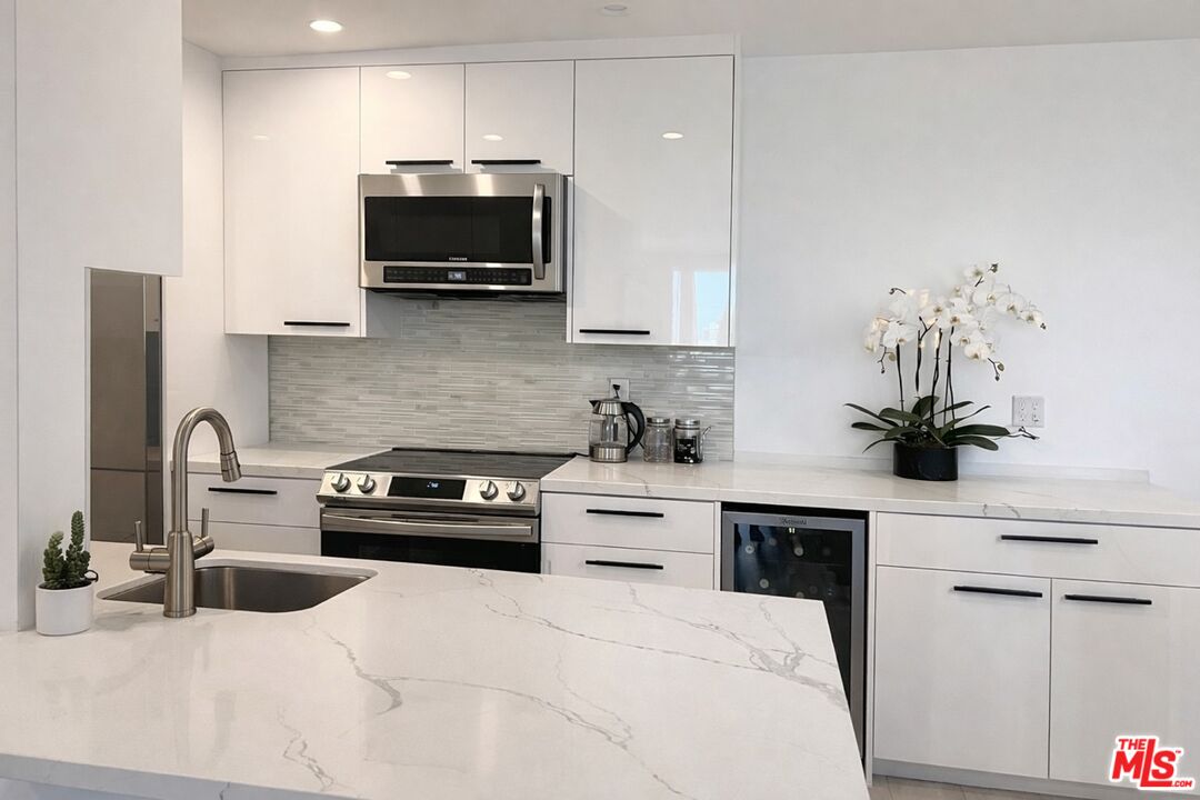 8535 W West Knoll Dr Unit: 212