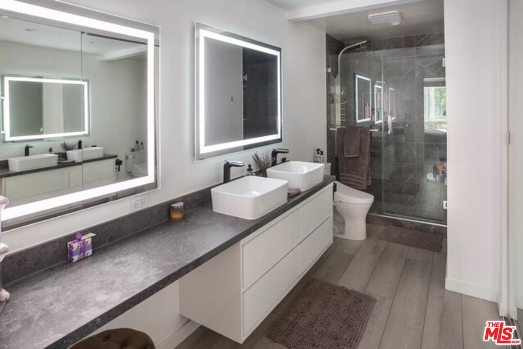 8535 W West Knoll Dr Unit: 212