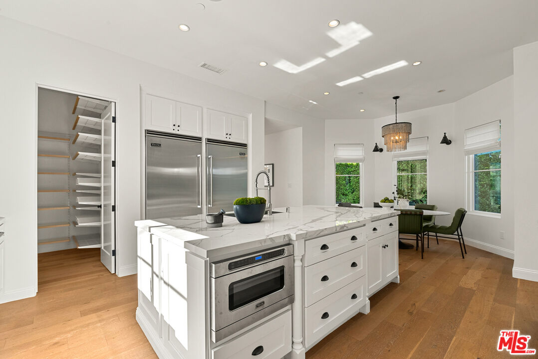 530 N Alta Vista Blvd