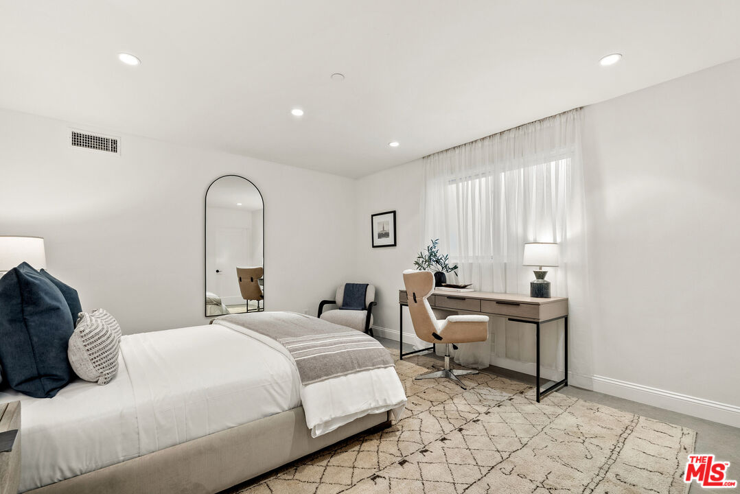 530 N Alta Vista Blvd