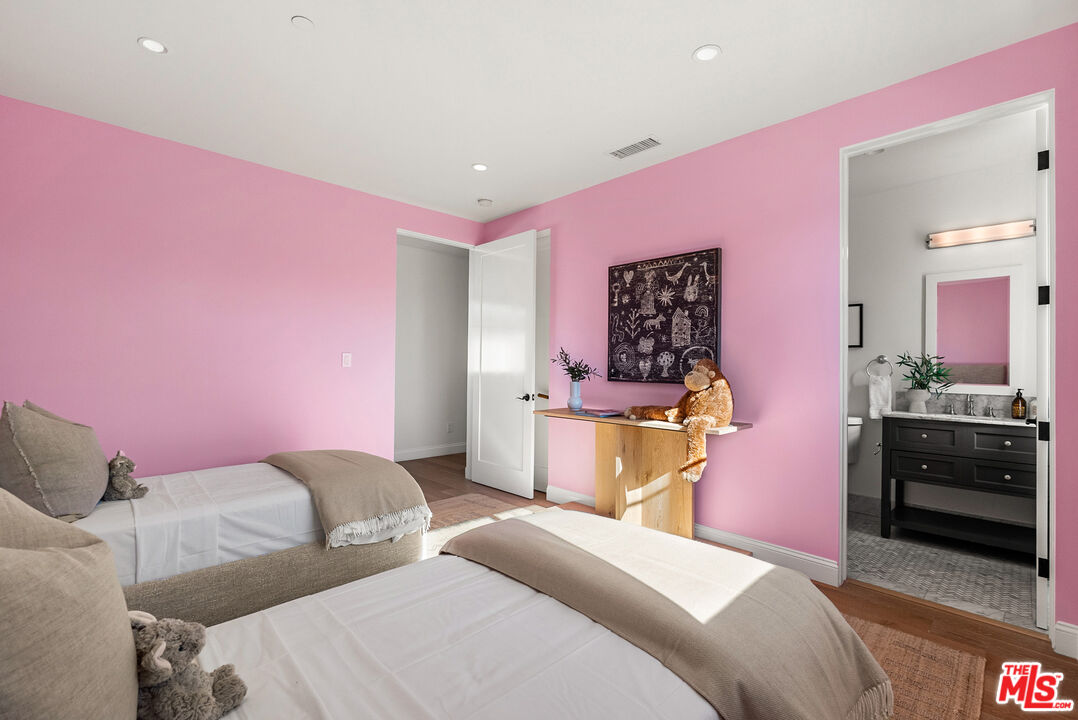 530 N Alta Vista Blvd