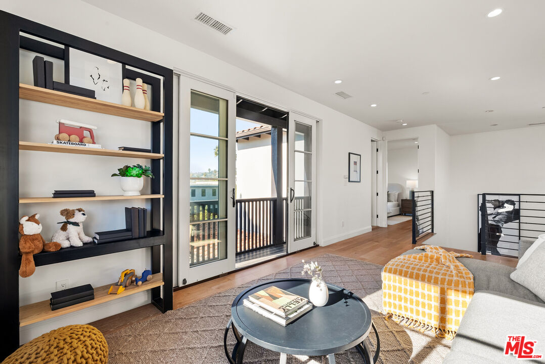 530 N Alta Vista Blvd