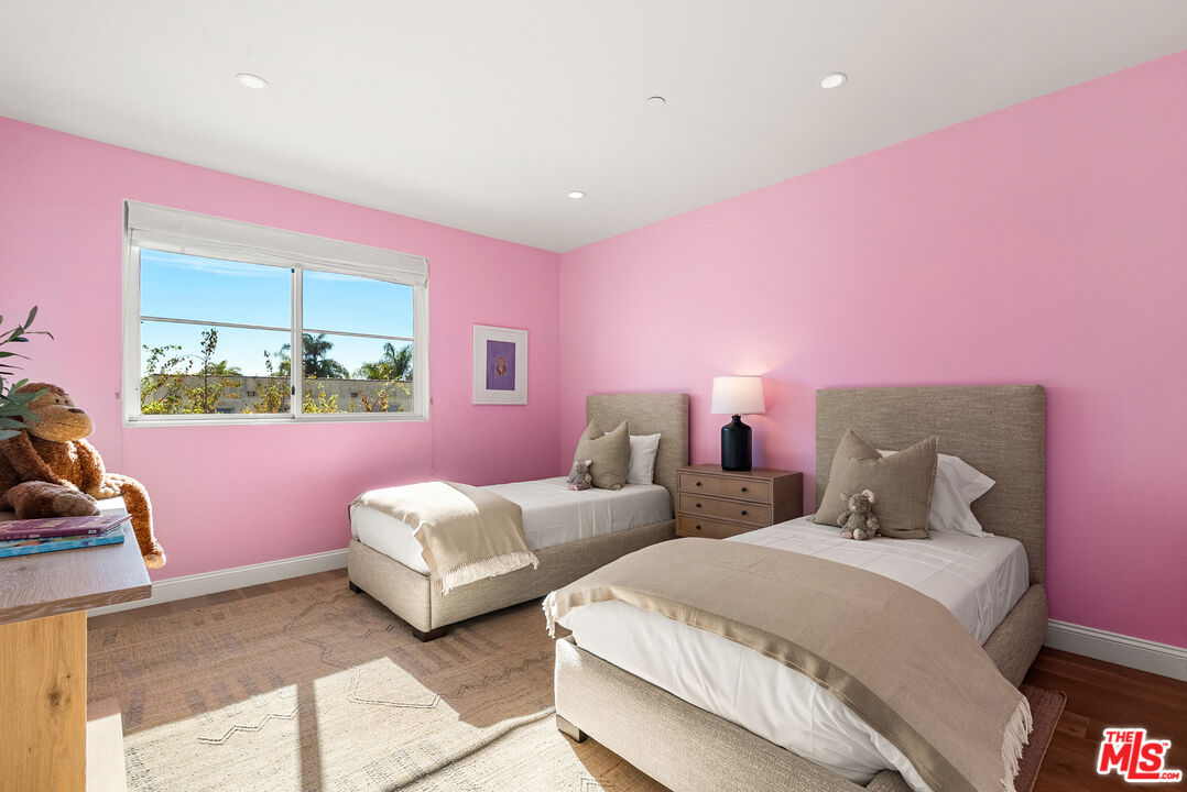 530 N Alta Vista Blvd