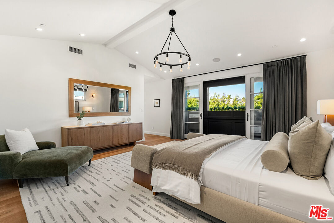 530 N Alta Vista Blvd