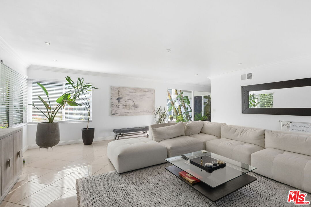 18202 Lake Encino Dr