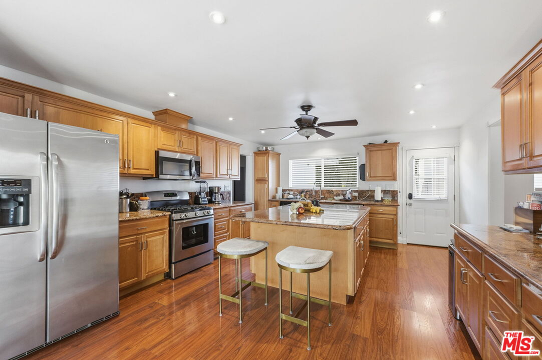 18202 Lake Encino Dr