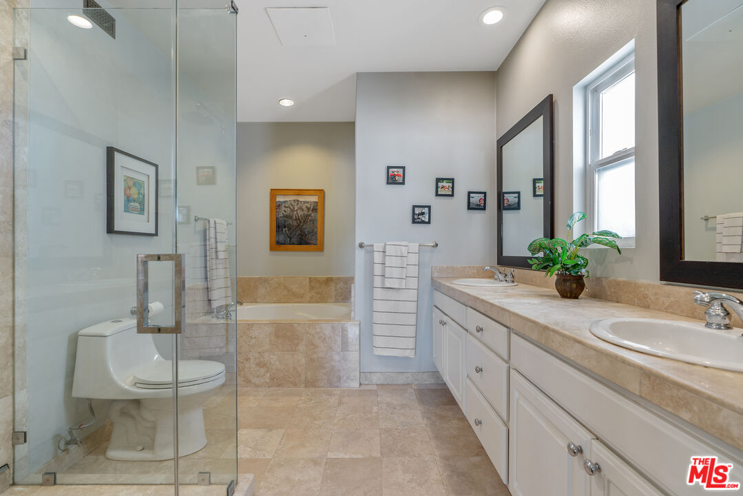 640 N Sweetzer Ave Unit: 10