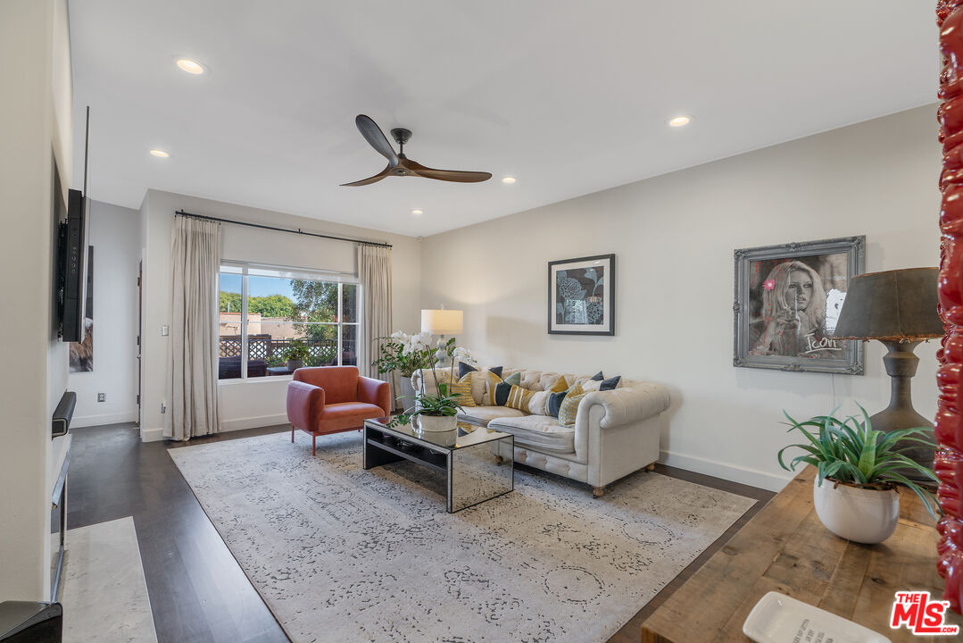 640 N Sweetzer Ave Unit: 10