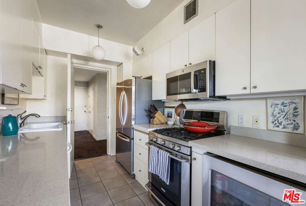 4411 Los Feliz Blvd Unit: 1104