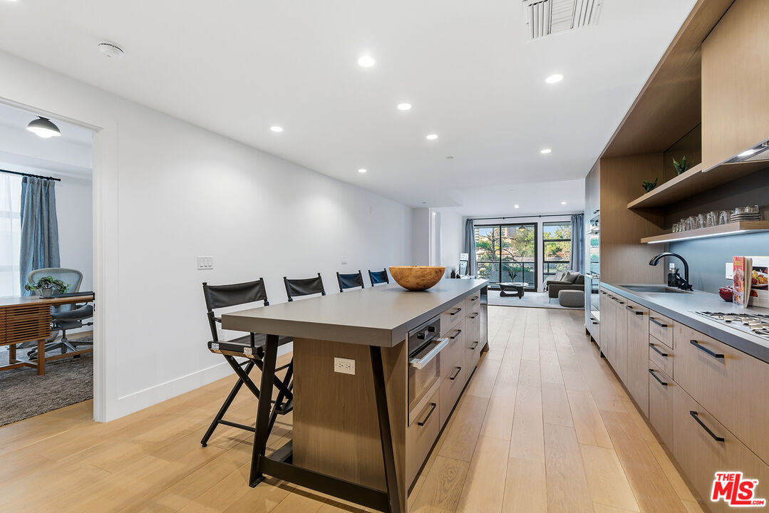 10777 Wilshire Blvd Unit: 401