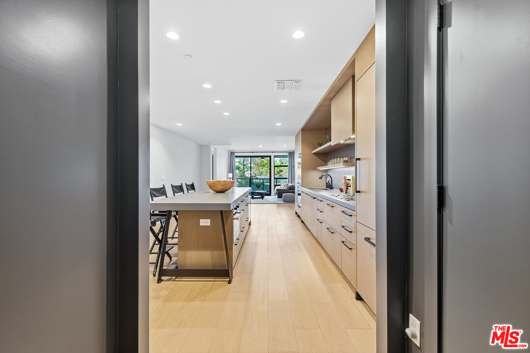 10777 Wilshire Blvd Unit: 401