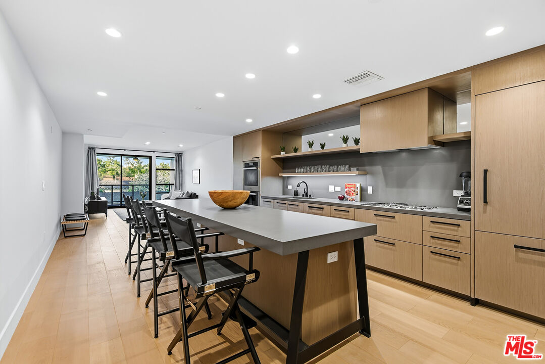 10777 Wilshire Blvd Unit: 401