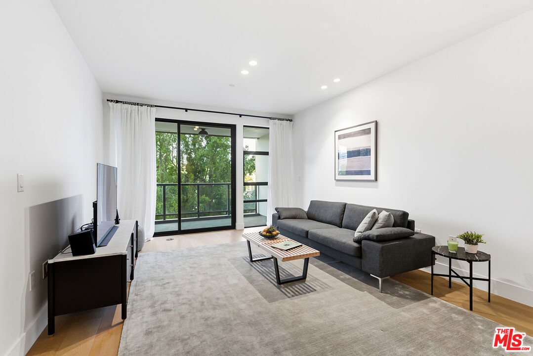 10777 Wilshire Blvd Unit: 403