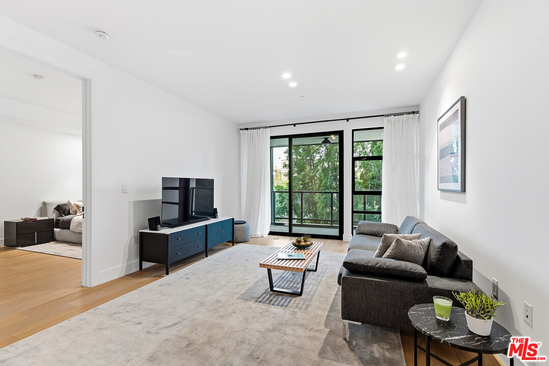 10777 Wilshire Blvd Unit: 403