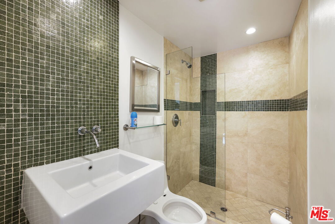 723 Westmount Dr Unit: 206